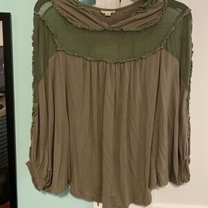 NWOT POL ARMY GREEN DOLMAN SLEEVE TOP SUPER CUTE AND SOFT